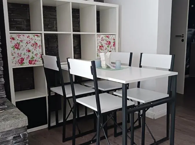 Moderne In Ruhiger Lage *