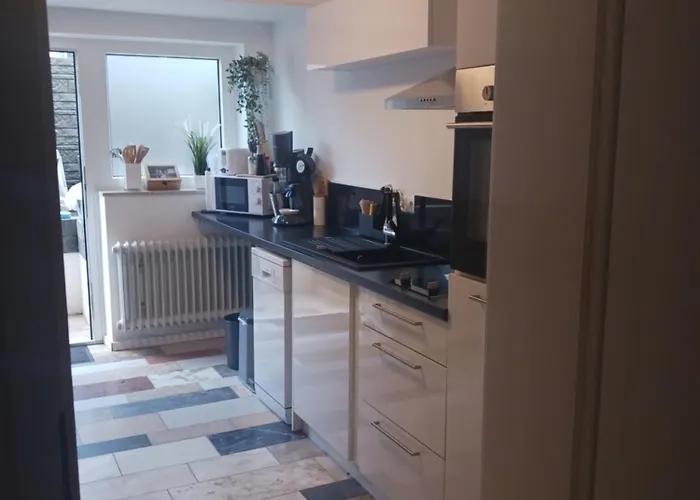 Moderne In Ruhiger Lage